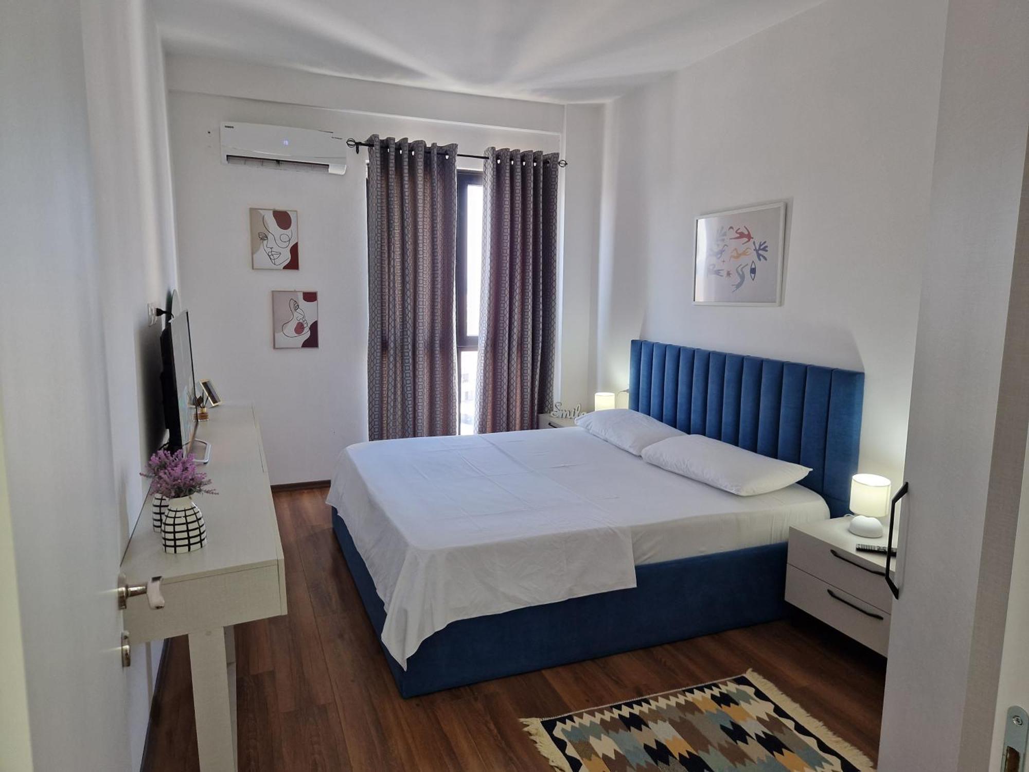 Red & White Palace Apartment Tirana Esterno foto