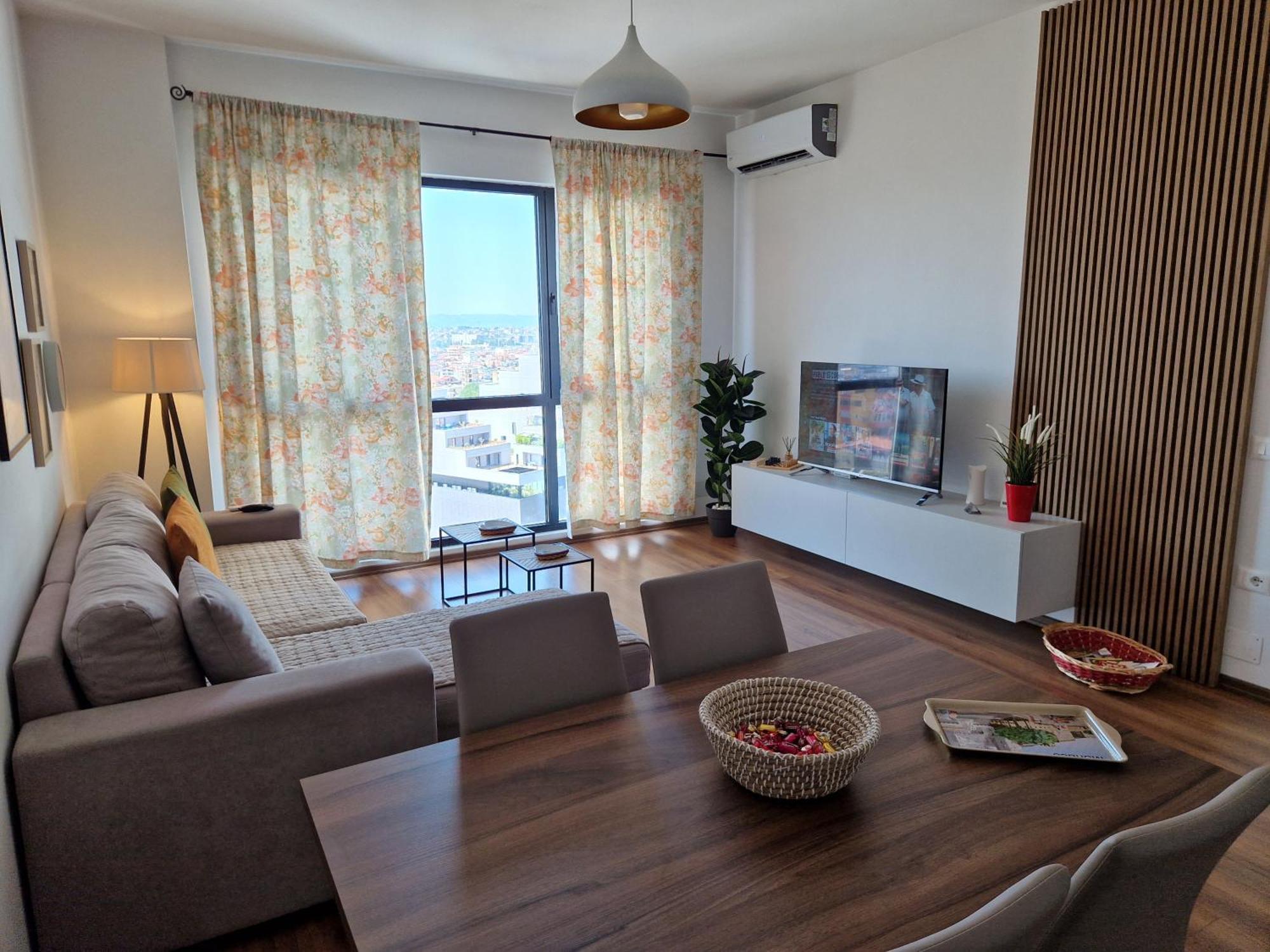 Red & White Palace Apartment Tirana Esterno foto