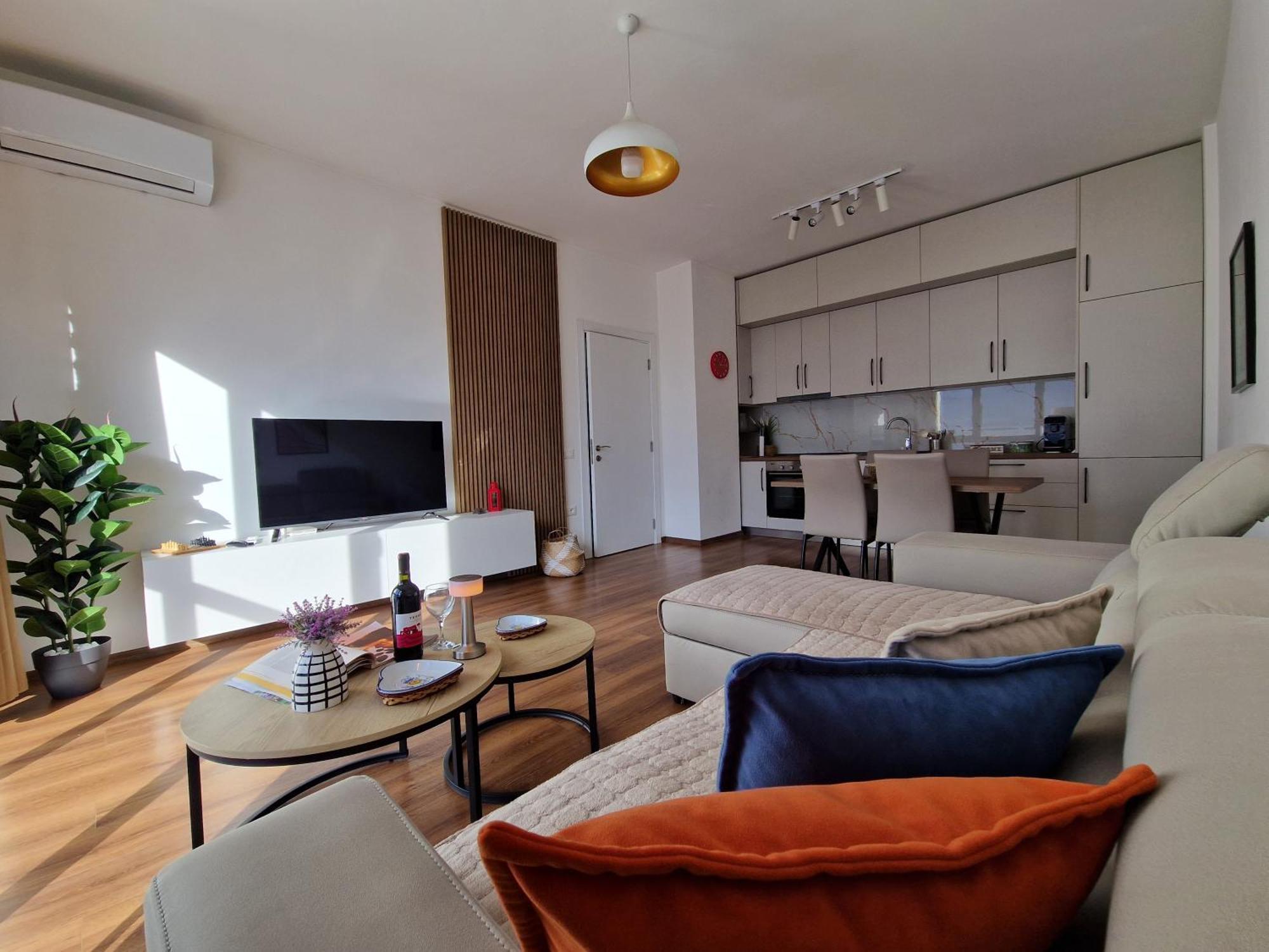 Red & White Palace Apartment Tirana Esterno foto